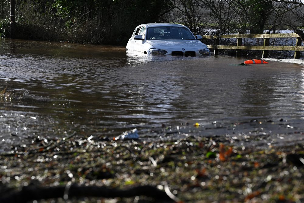 Der Sturm "Isha" hat in Teilen Großbritanniens und Irlands schwere Verkehrsbehinderungen verursacht (Bild: Paul Ellis/APF)