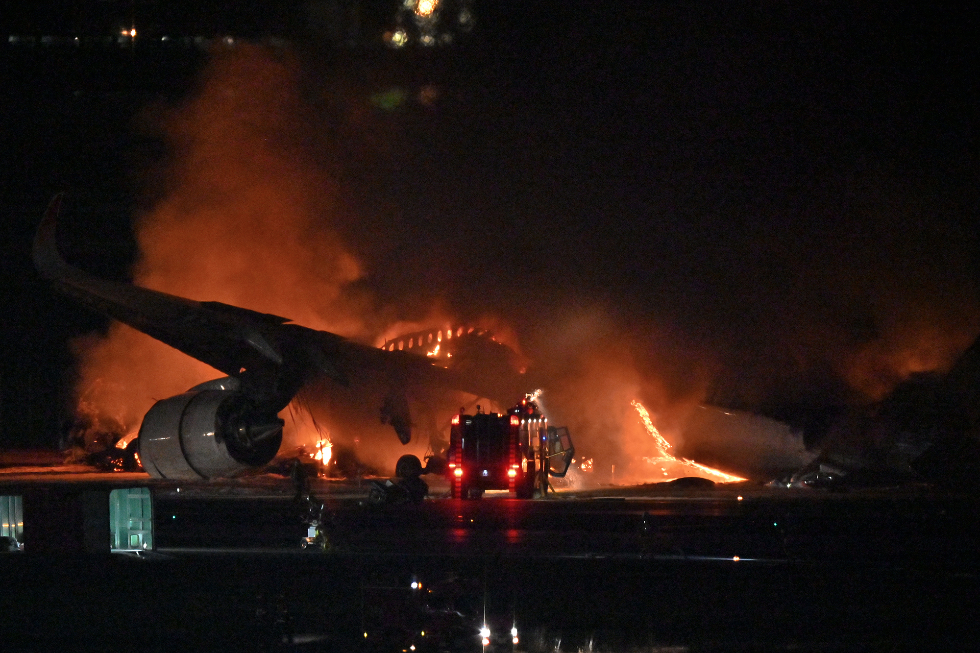 Fünf Tote bei Flugzeugkollision auf Flughafen in Tokio