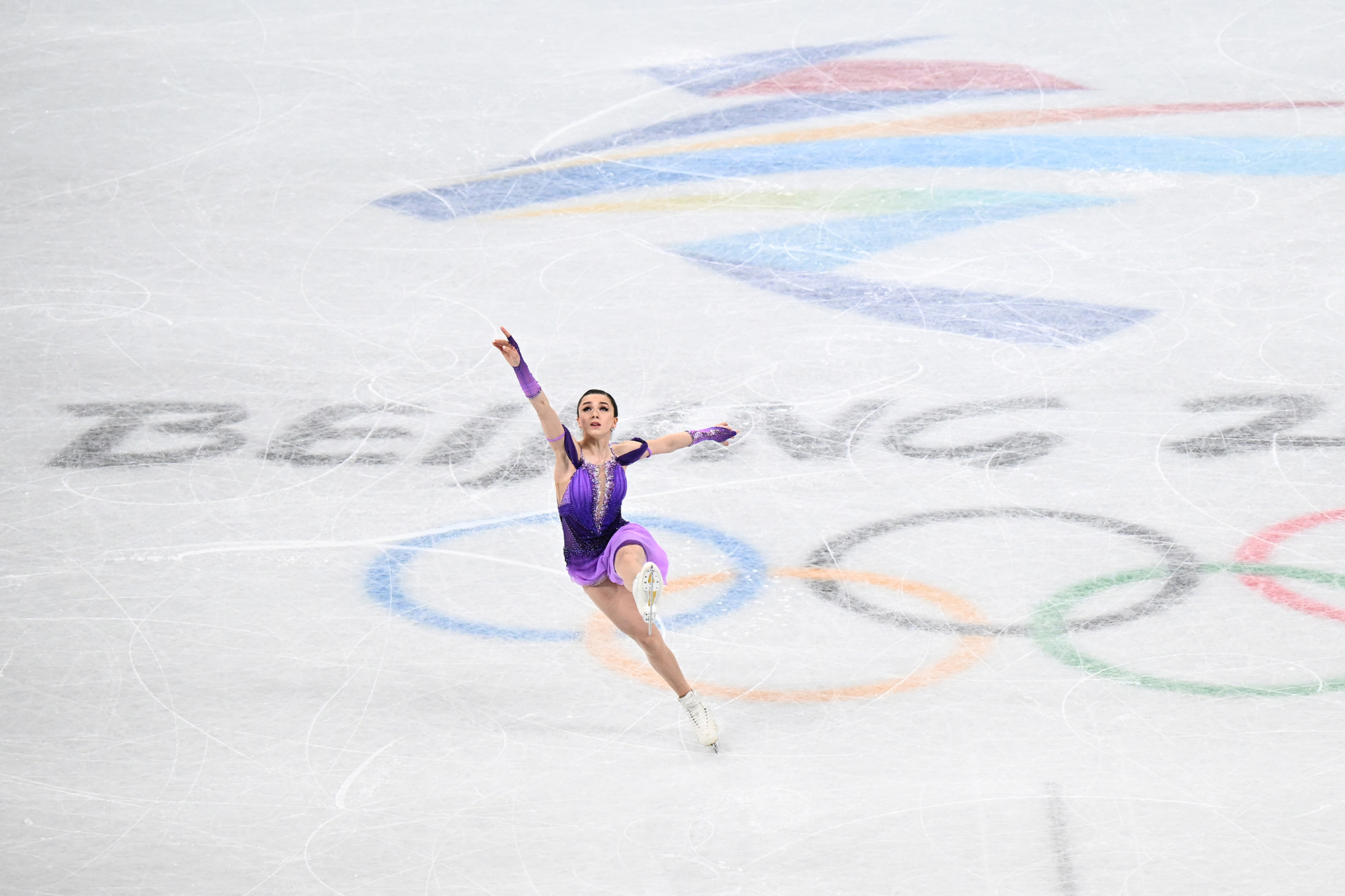 Die russische Eiskunstläuferin Kamila Walijewa bei den Olympischen Winterspielen in Peking 2022 (Bild: Anne-Christine Poujoulat/AFP)