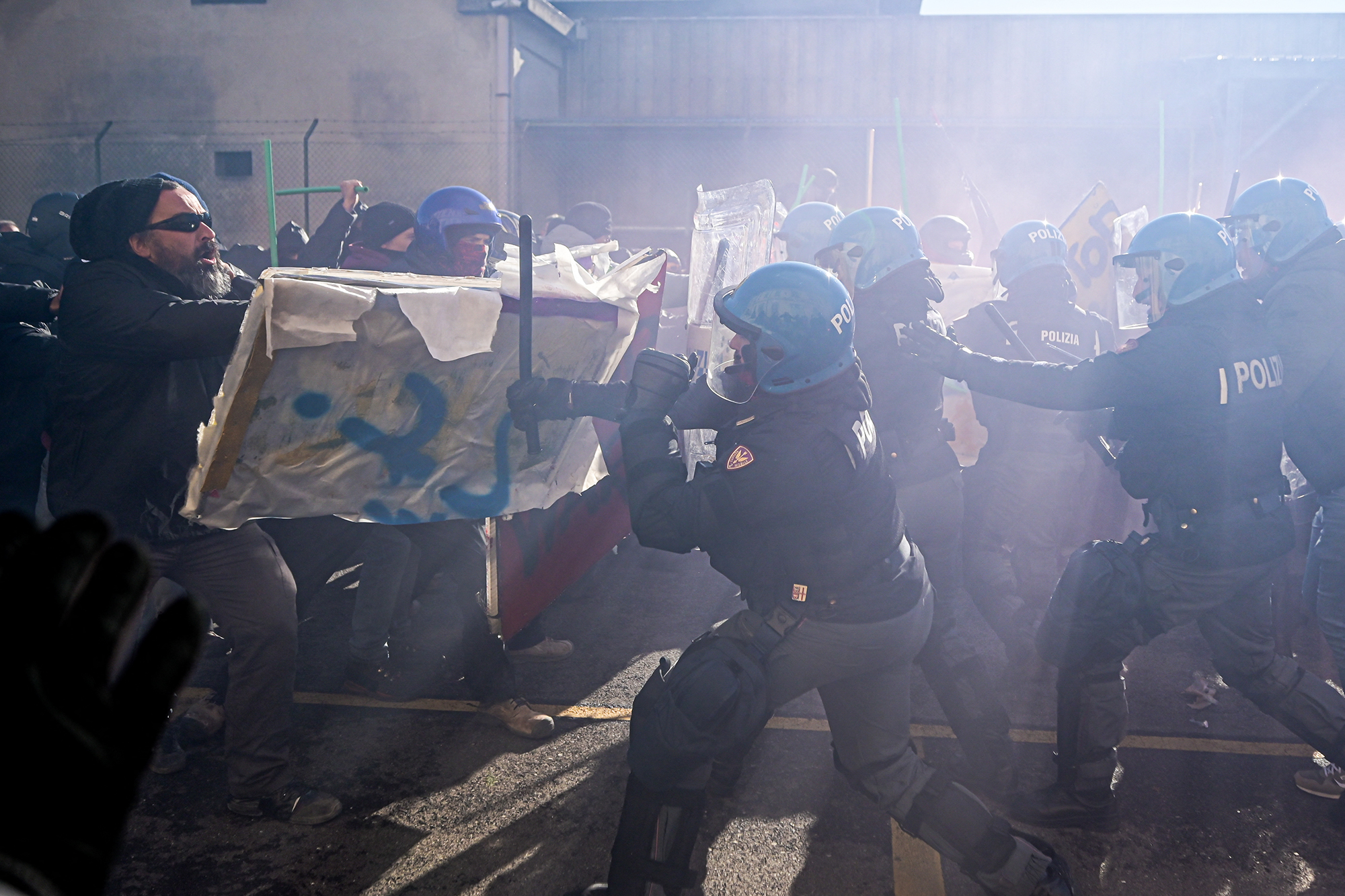 Zusammenstöße bei antiisraelischem Protest im italienischen Vicenza (Bild: Piero Cruciatti/AFP)