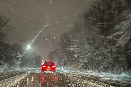 Schneefall in Alpine im US-Bundesstaat New Jersey (Bild: Kena Betancur/AFP)