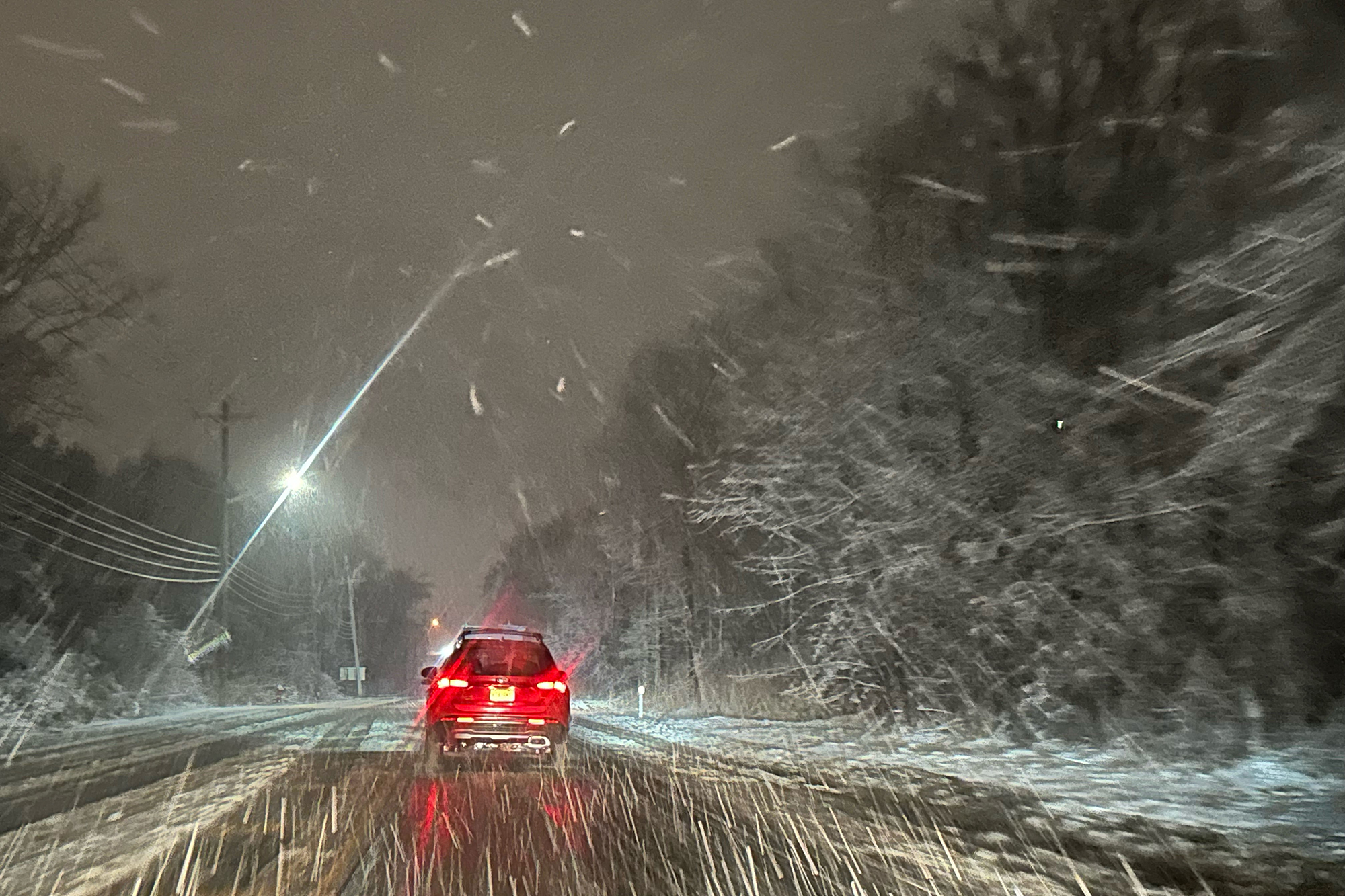 Schneefall in Alpine im US-Bundesstaat New Jersey (Bild: Kena Betancur/AFP)