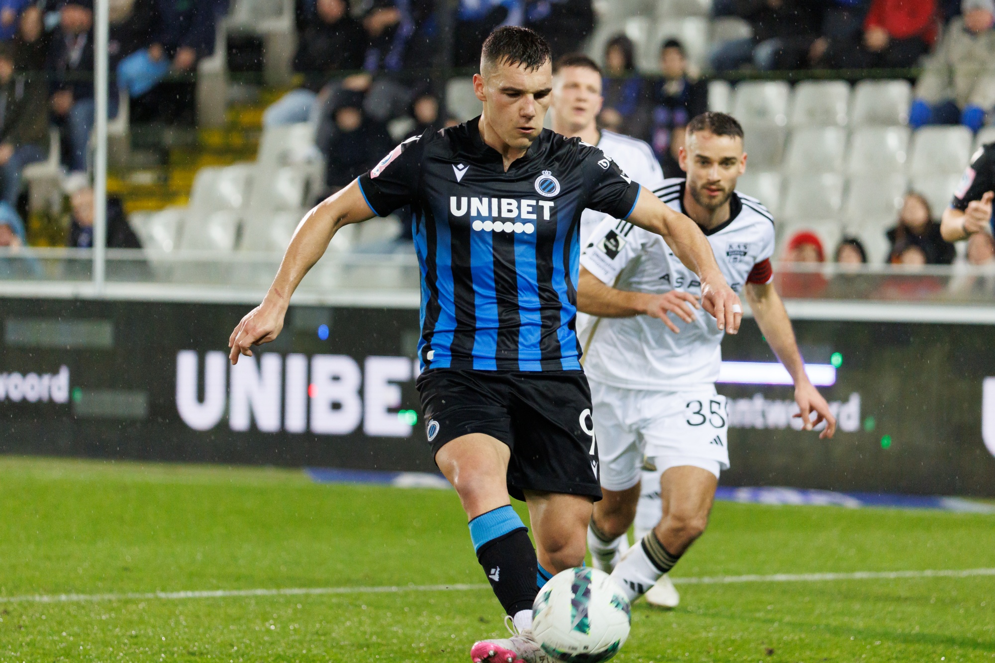 Club's Ferran Jutgla and Eupen's Boris Lambert fight for the ball during a soccer match between Club Brugge and KAS Eupen, Saturday 10 February 2024 in Brugge, on day 25 of the 2023-2024 season of the 'Jupiler Pro League' first division of the Belgian championship. BELGA PHOTO KURT DESPLENTER