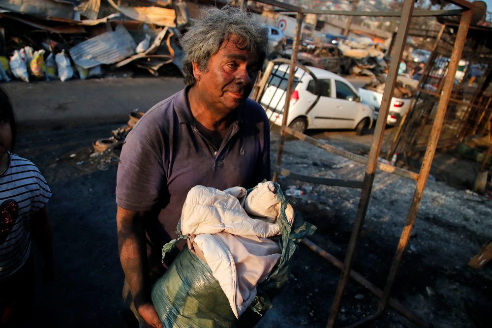 Im Ort Villa Independencia in der Region Valparaiso am Sonntag (Bild: Javier Torres/AFP)