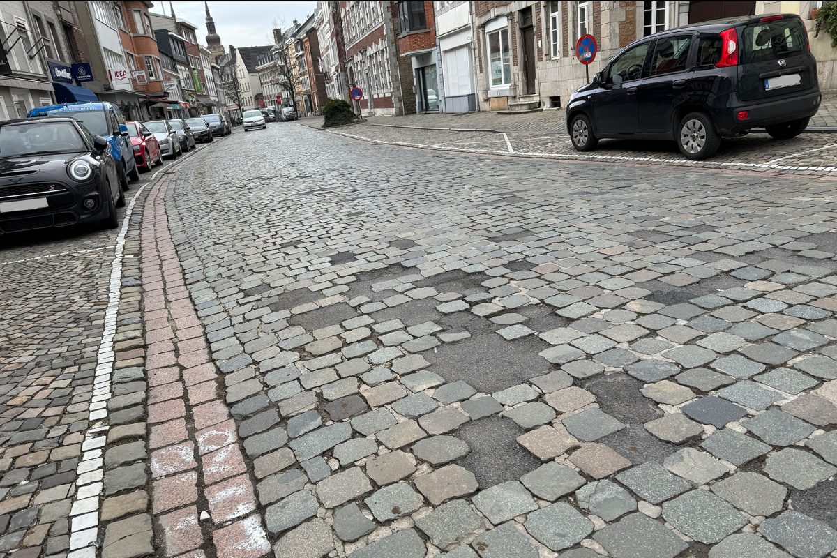 In Eupen stehen Straßenarbeiten an - in der Gospertstraße muss das Pflaster erneuert werden (Bild: Manuel Zimmermann/BRF)