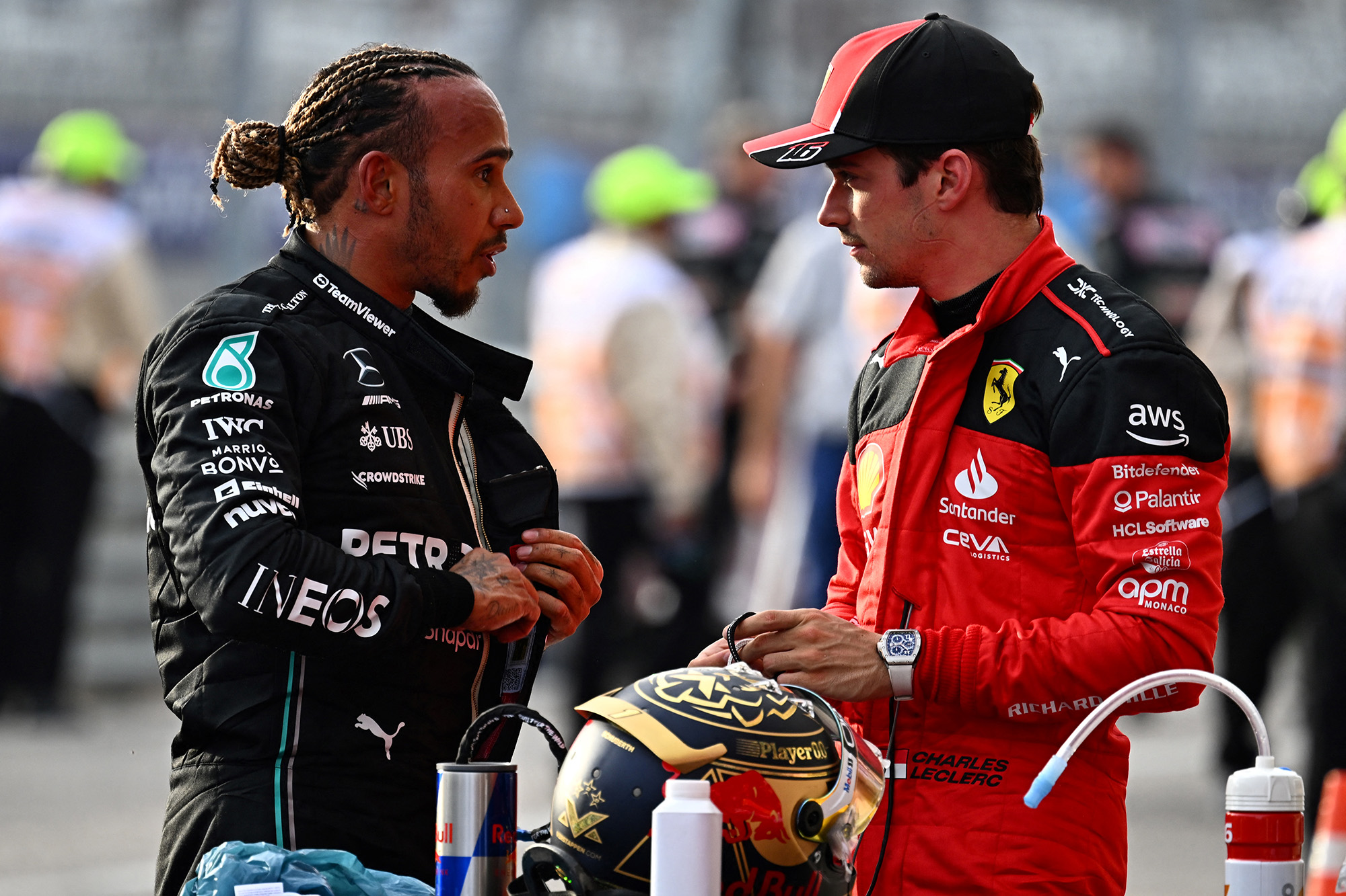 Lewis Hamilton und Charles Leclerc beim Rennen in Austin im Oktober 2023 (Bild: Chandan Khanna/AFP)