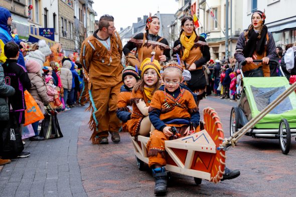 Karnevalszug St. Vith (Bild: Julien Claessen/BRF)