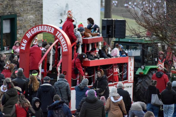 Karnevalszug 2024 in Deidenberg (Bild: Stephan Pesch/BRF)