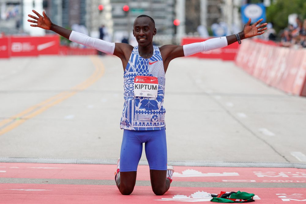 Kelvin Kiptum beim Chicago-Marathon (Bild: Kamil Krzaczynski/AFP)