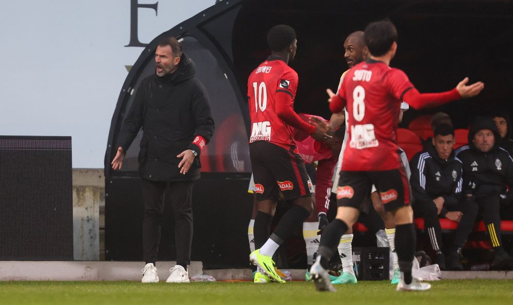 Nach dem Beispiel von Standard-Coach Ivan Leko konnte mit dem 2:2 zwischen RWDM und Standard Lüttich keiner so richtig zufrieden sein (Bild: Virginie Lefour/Belga)