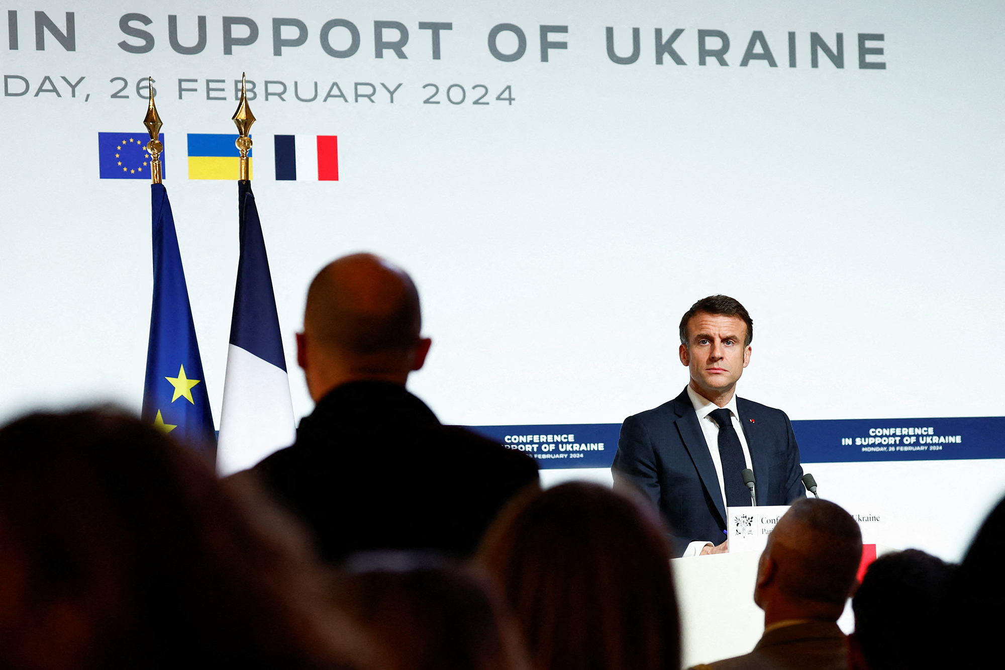 Der französische Präsident Emmanuel Macron beim Pressebriefing zum Abschluss der Ukraine-Konferenz (Bild: Gonzalo Fuentes/Pool/AFP)