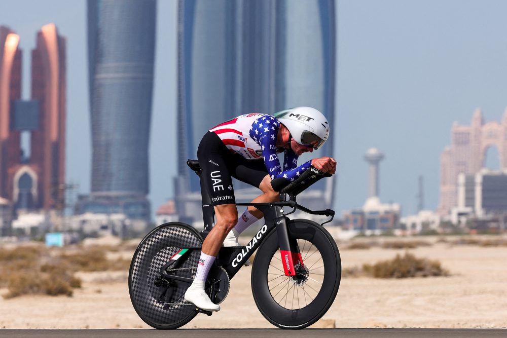 Brandon McNulty beim Zeitfahren der VAE-Tour (Bild: Giuseppe Cacace/AFP)