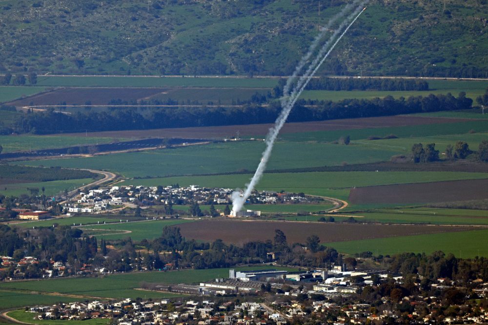 Raketenabwehrsystem im Norden von Israel im Einsatz am Mittwoch (Bild: Jalaa Marey/AFP)