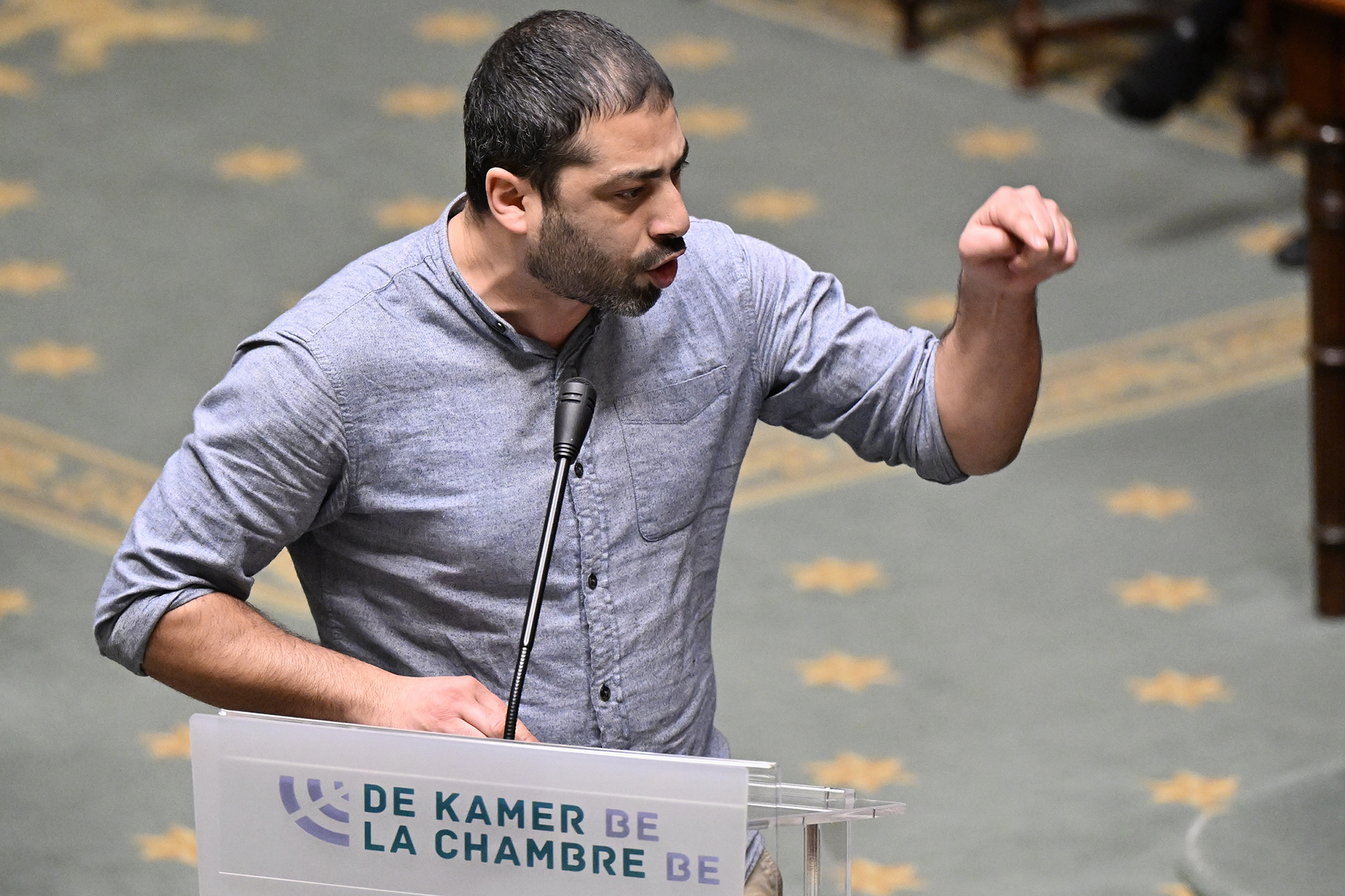 Der PTB-Abgeordnete Nabil Boukili am 29.2. in der Kammer (Bild: Eric Lalmand/Belga)