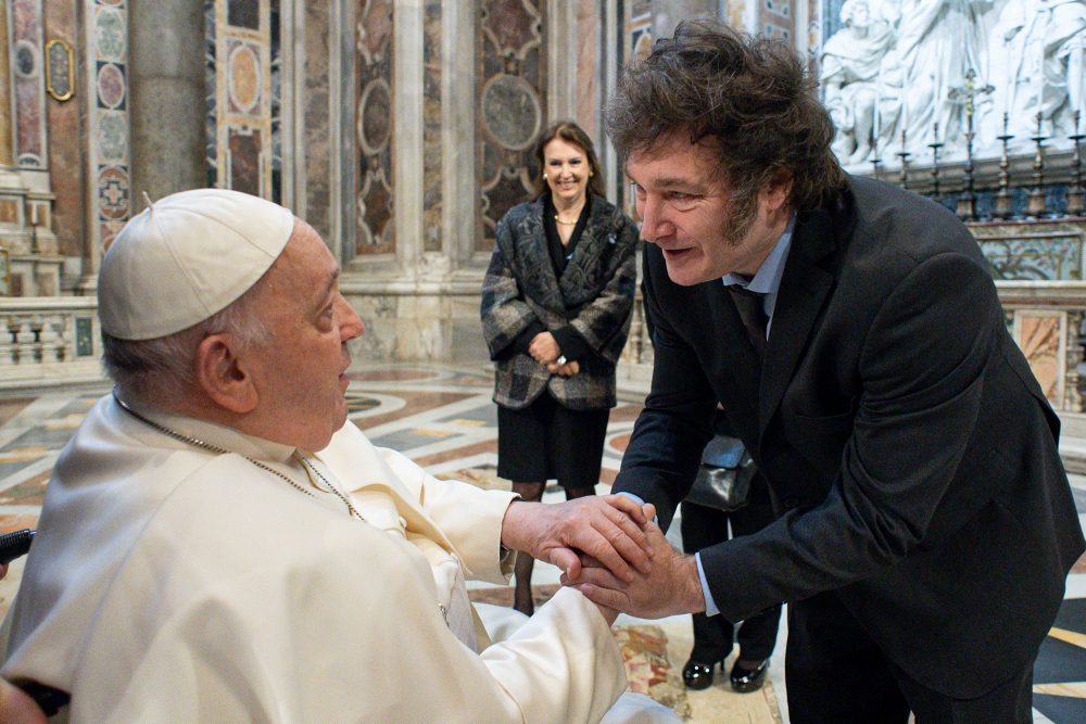 Papst Franziskus und der argentinische Präsident Javier Milei am Sonntag im Vatikan (Bild: Vatican Media/AFP)