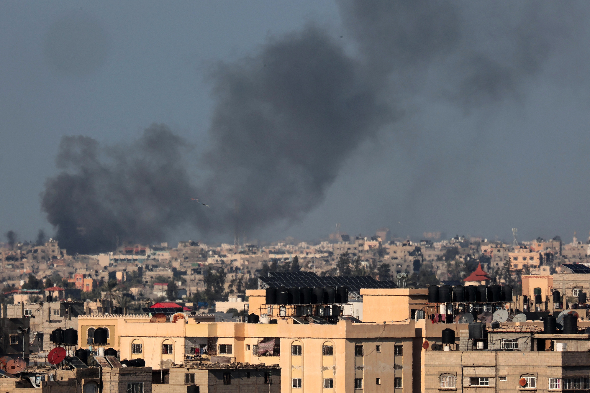 Rauch über Rafah am Mittwoch (Bild: Mohamed Abed/AFP)