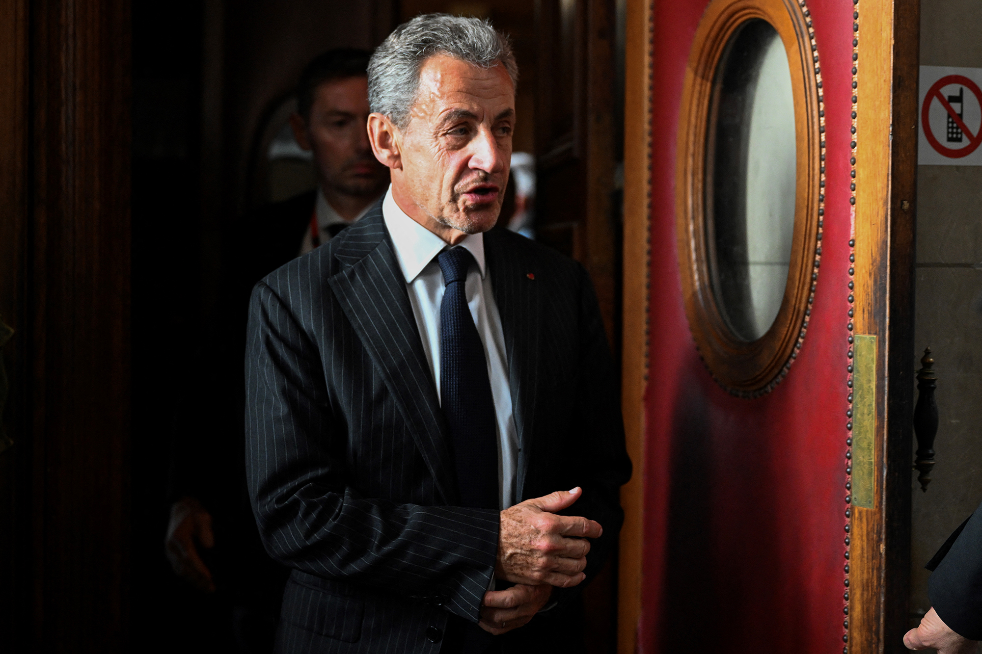 Nicolas Sarkozy beim Verlassen des Gerichtssaals (Bild: Bertrand Guay/AFP)