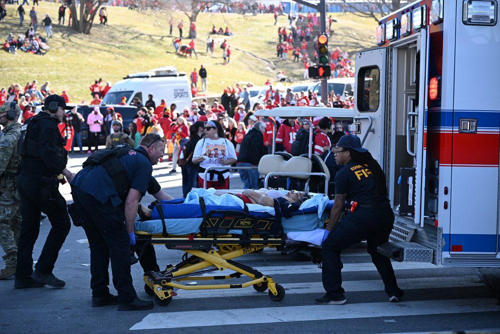 Ein Toter und mehr als 20 Verletzte bei Superbowl-Parade (Bild: Andrew Caballero-Reynolds/AFP)