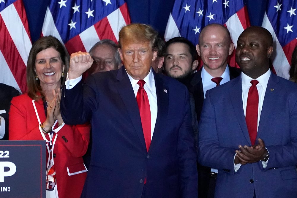 Der frühere US-Präsident und jetzige Präsidentschaftskandidat Donald Trump bei der "Election Night Watch Party" in Columbia im US-Bundesstaat South Carolina (Bild: Timothy A. Clary/AFP)