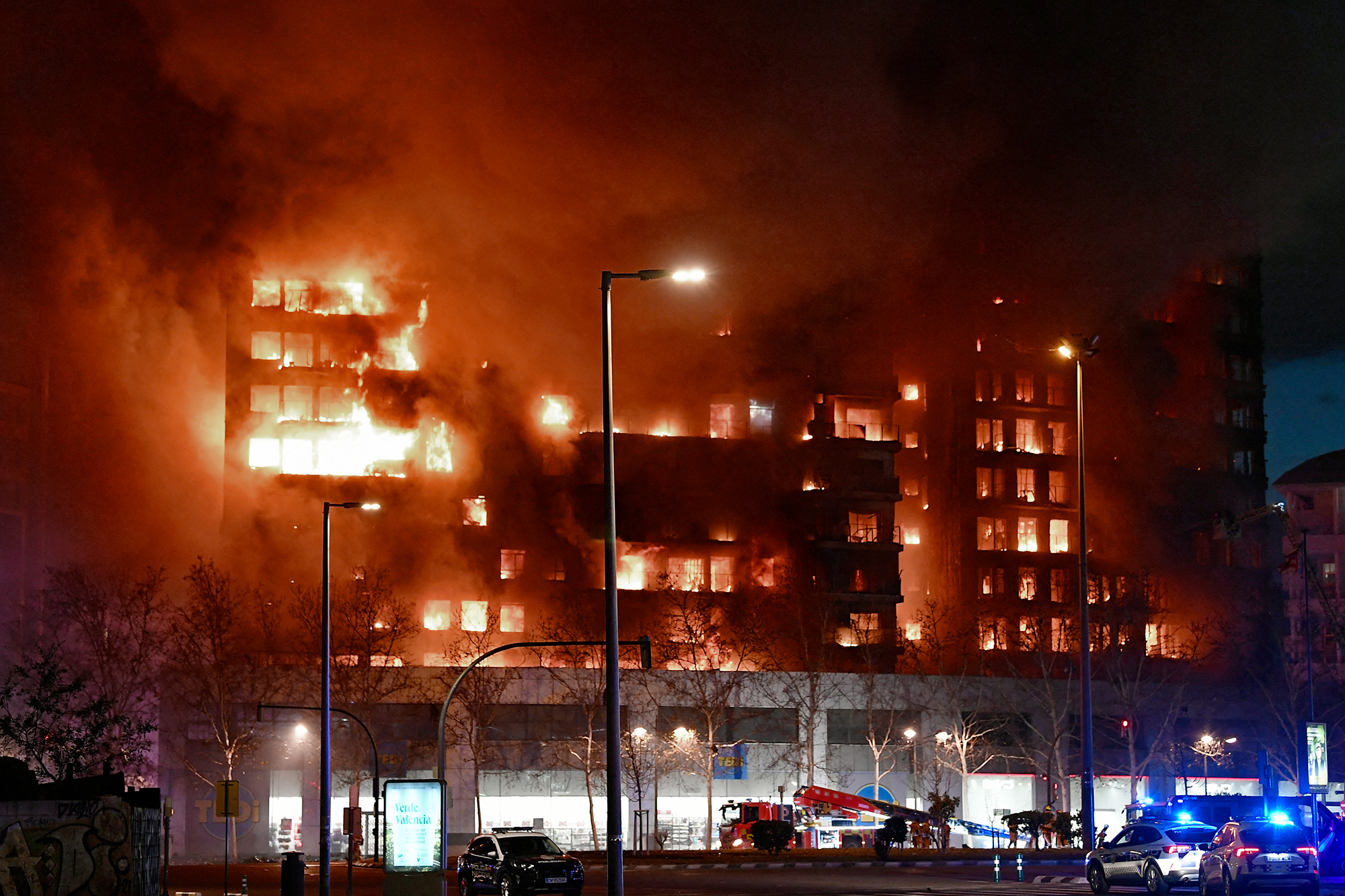 Großbrand in Appartementblock in Valencia