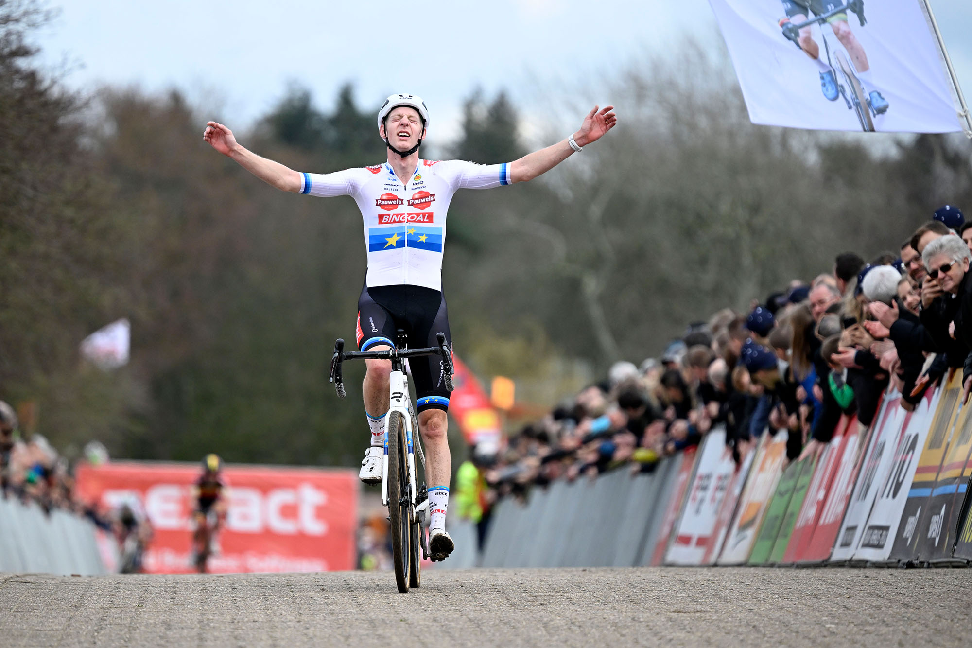 Michael Vanthourenhout gewinnt den Waaslandcross in Sint-Niklaas (Bild: Tom Goyvaerts/Belga)