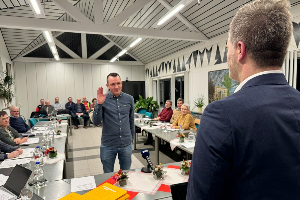 Yannick Pfeiffer am Donnerstag bei der Eidesleistung (Bild: Robin Emonts/BRF)