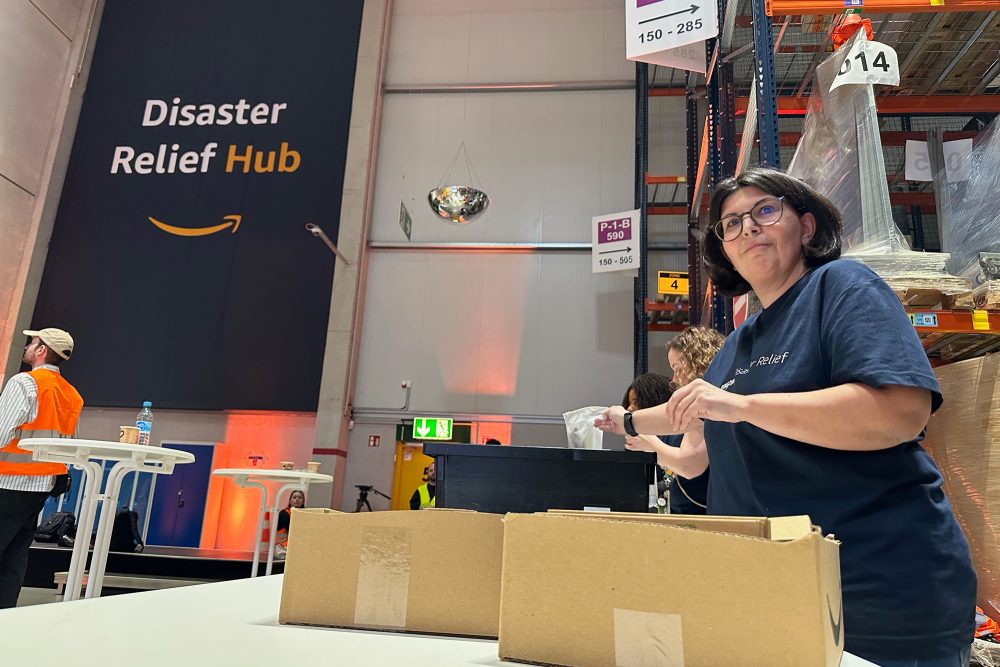 Amazon-Versandlager für Katastrophenhilfe in Rheinberg (Bild: Maarten Weynants/Belga)