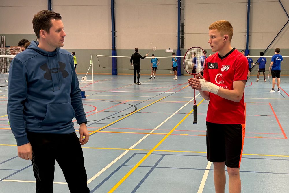 Lehrer und Schüler vom ZFP beim inklusiven Badminton-Turnier