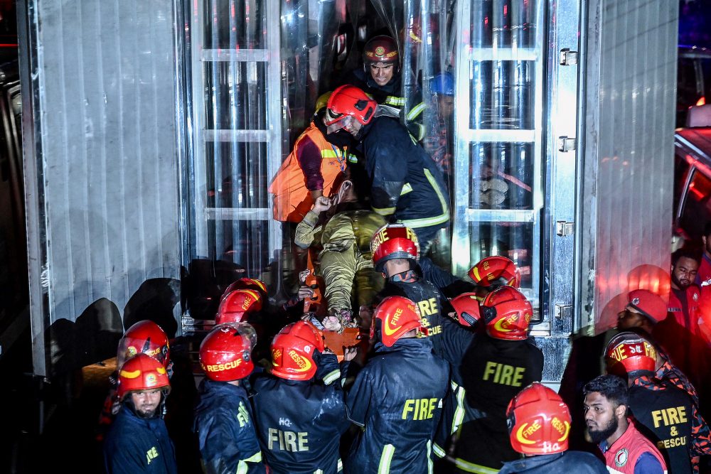 Brand in Einkaufszentrum in Bangladesch (Bild: Munir Uz Zaman/AFP)