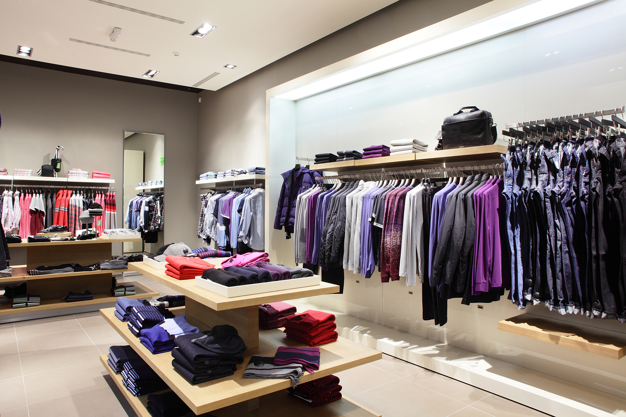 Geschäft für moderne und modische Bekleidung (Illustrationsbild: © Bildagentur PantherMedia/fiphoto)