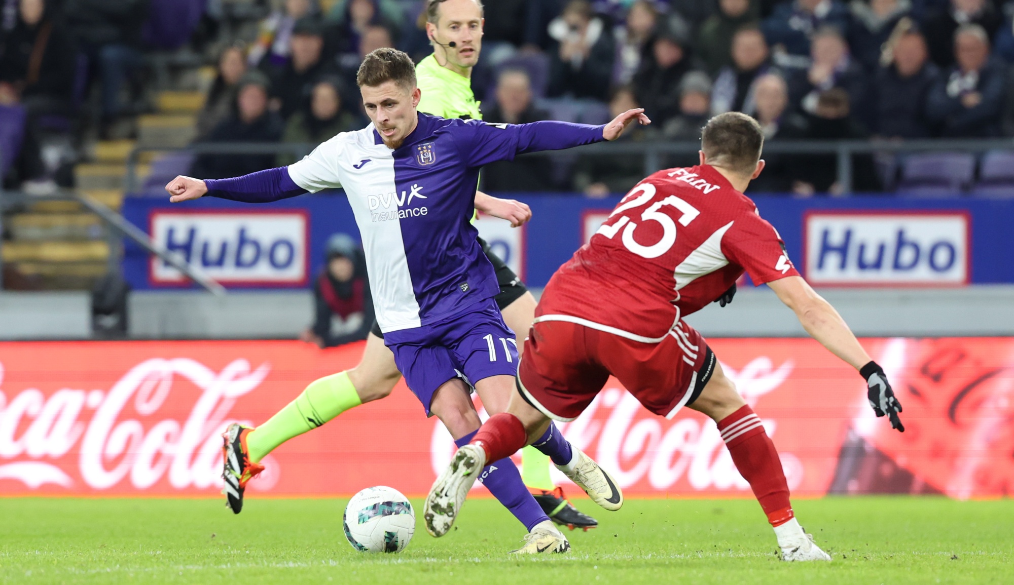 Anderlecht's Thorgan Hazard and Eupen's Aleksander Filin fight for the ball during a soccer match between RSC Anderlecht and KAS Eupen, Sunday 03 March 2024 in Brussels, on day 28 of the 2023-2024 'Jupiler Pro League' first division of the Belgian championship. BELGA PHOTO VIRGINIE LEFOUR