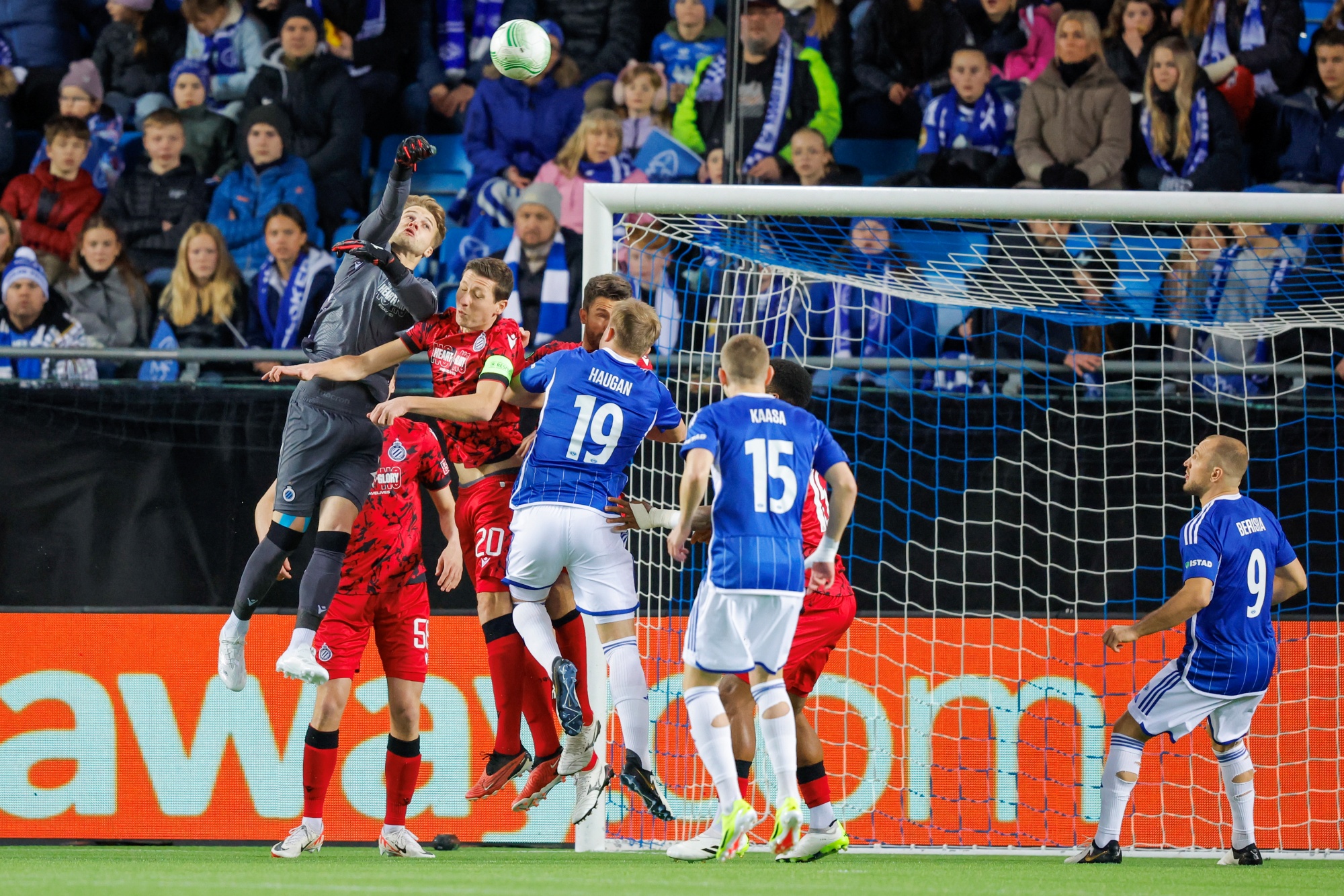 Molde 20240307. Situation in front of Club Brugge's goal at the start of the Europa Conference League football match between Molde and Club Brugge at Aker Stadion. Photo: Svein Ove Ekornesvåg / NTB