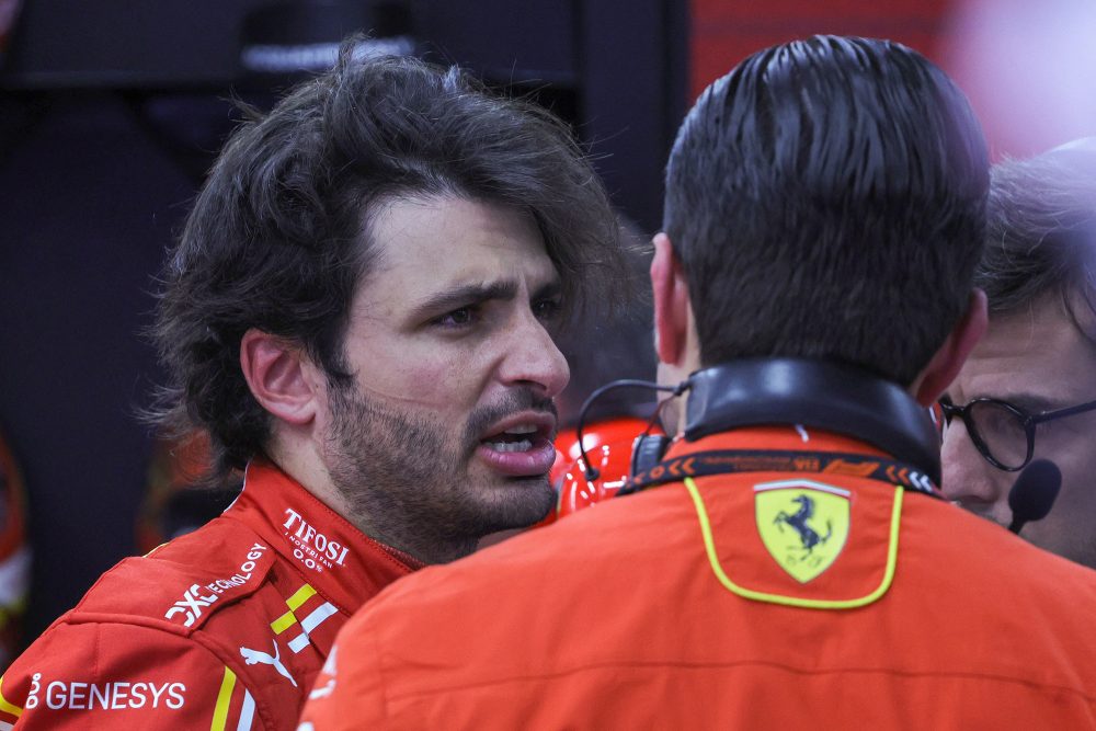 Der spanische Ferrari-Pilot Carlos Sainz Jr. nach dem ersten Training zum Großen Preis von Saudi-Arabien (Bild: Giuseppe Cacace/AFP)