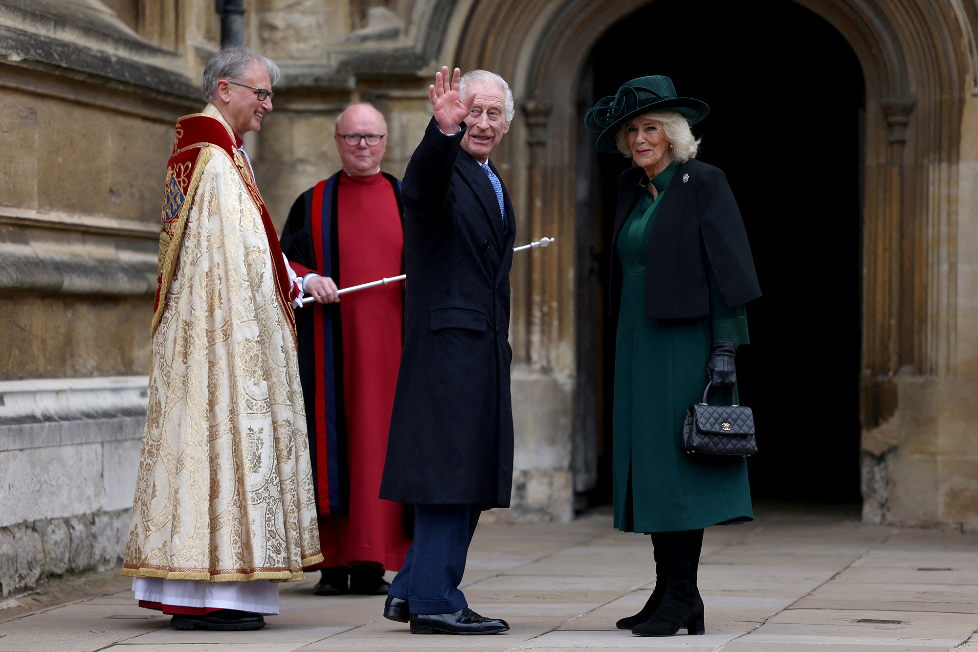 König Charles und Königin Camilla vor dem Ostergottesdienst