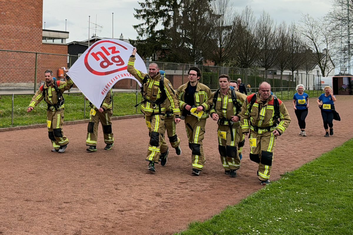 Eupener Osterlauf 2024: Die Feuerwehrleute der Hilfeleistungszone erreichen das Ziel