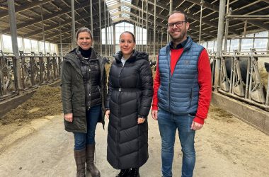 Verena Greten (Geschäftsführende Direktorin des IAWM), Bildungsministerin Lydia Klinkenberg und Gerd Brüls, Projektkoordinator beim Landwirtschaftlichen Schulungszentrum