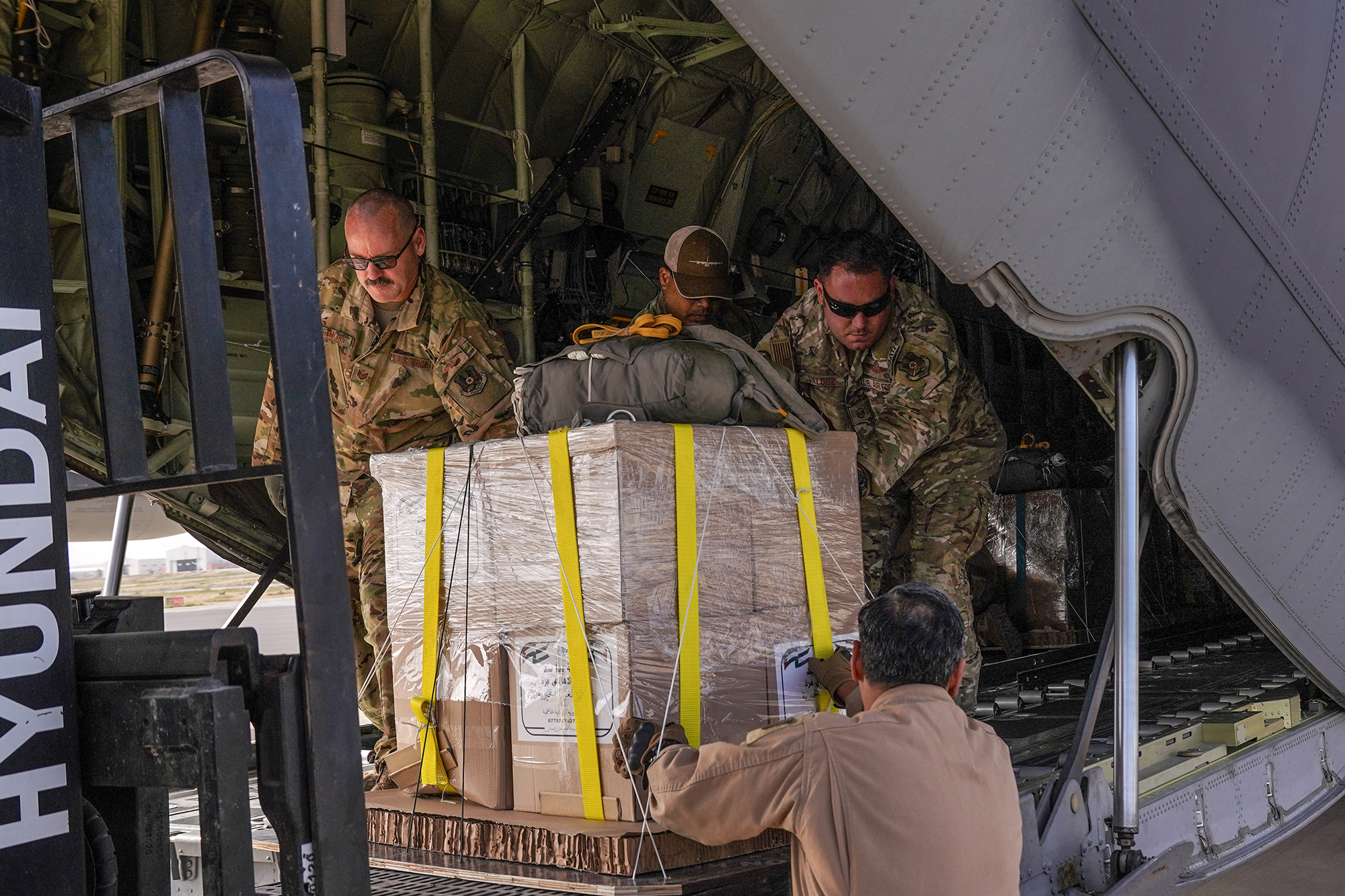 US-Soldaten verladen Hilfsgüter für Gaza in Jordanien