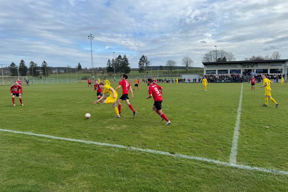 Fußballpartie zwischen Honsfeld und Weywertz