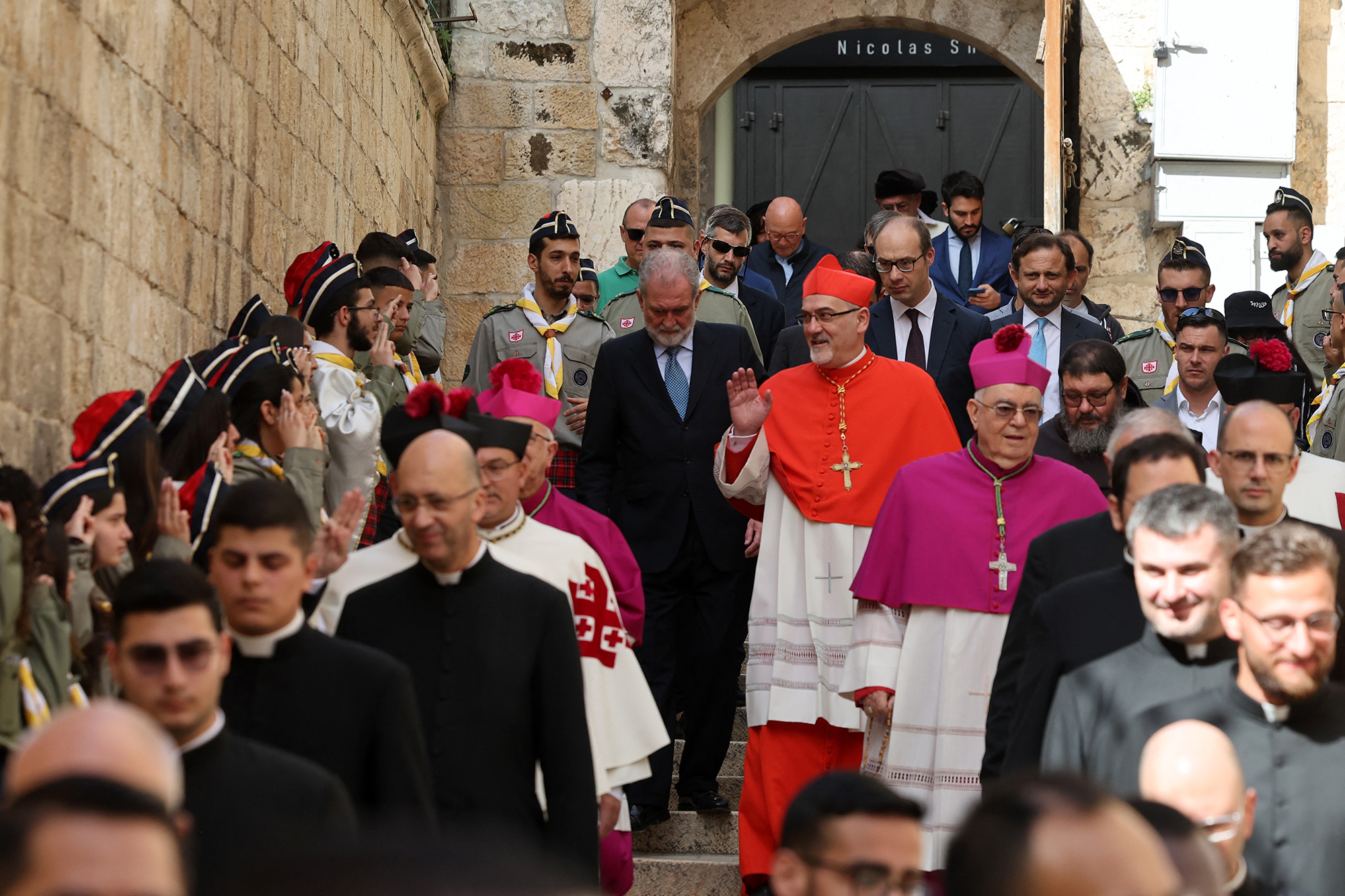 Patriarch Pierbattista Pizzaballa nach der Ostermesse in Jerusalem