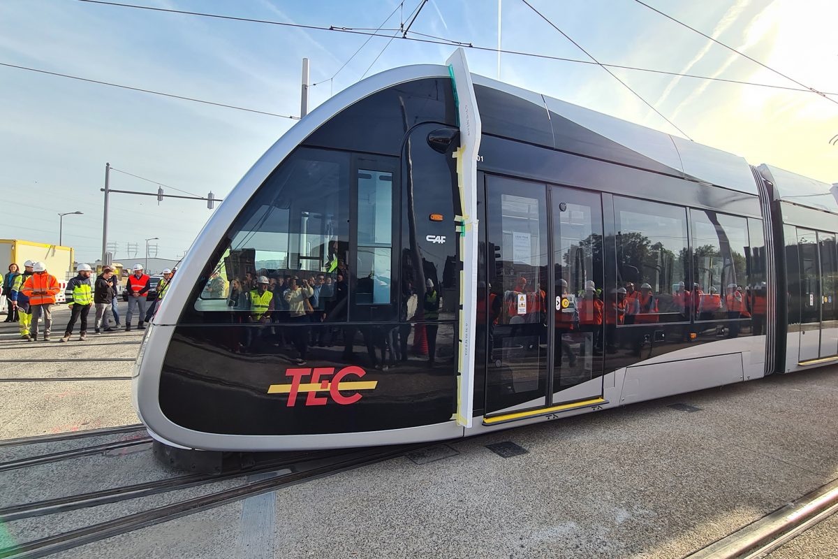 Definitiv-best-tigt-L-tticher-Tram-f-hrt-erst-ab-April-2025