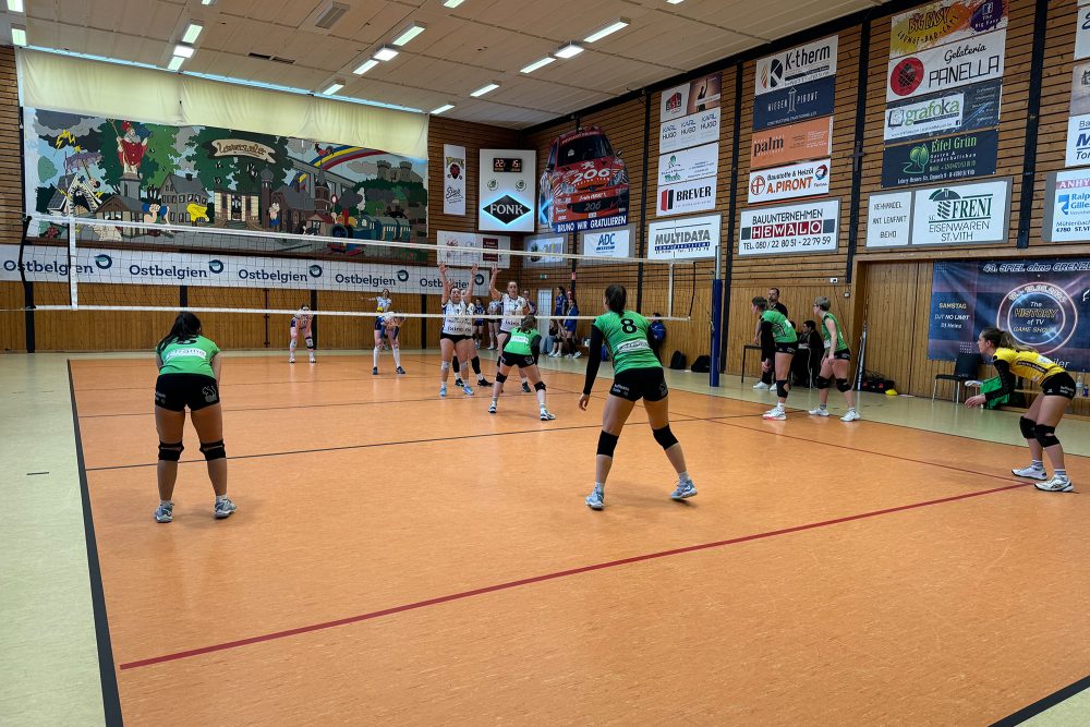 Die Damen des VBC Lommersweiler im Spiel gegen Spitzenreiter Genk vor zwei Wochen