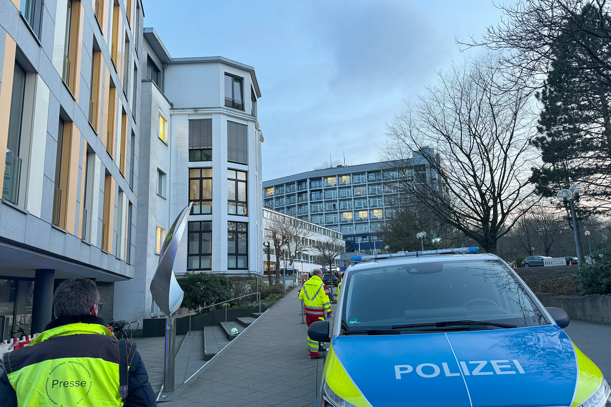 Polizeieinsatz am Aachener Luisenhospital (Bild: Michaela Brück/BRF)