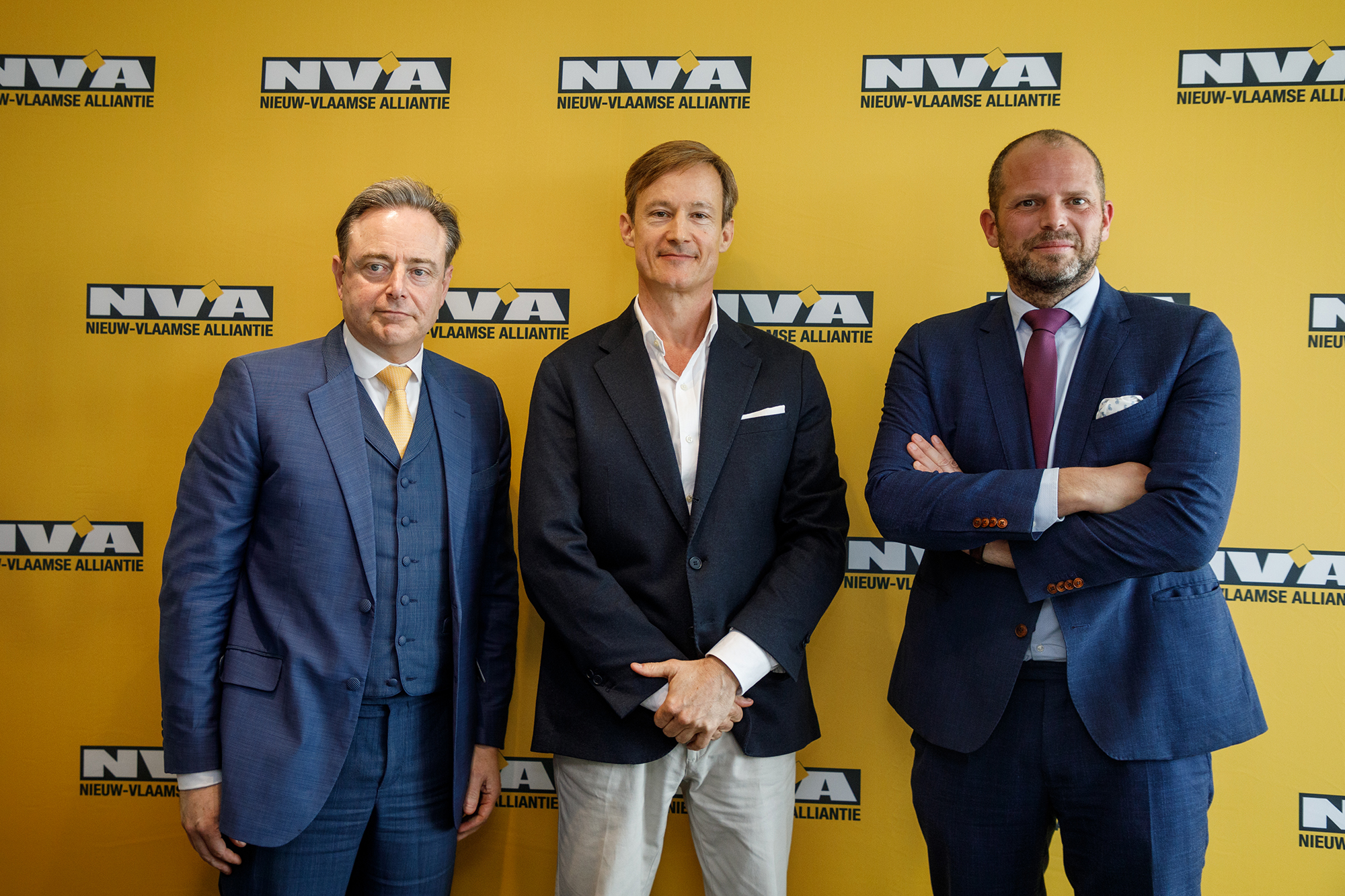V.l.n.r.: Der N-VA-Vorsitzende Bart De Wever, der wallonische Unternehmer und N-VA-Kandidat Drieu Godefridi und der N-VA-Kammerabgeordnete Theo Francken