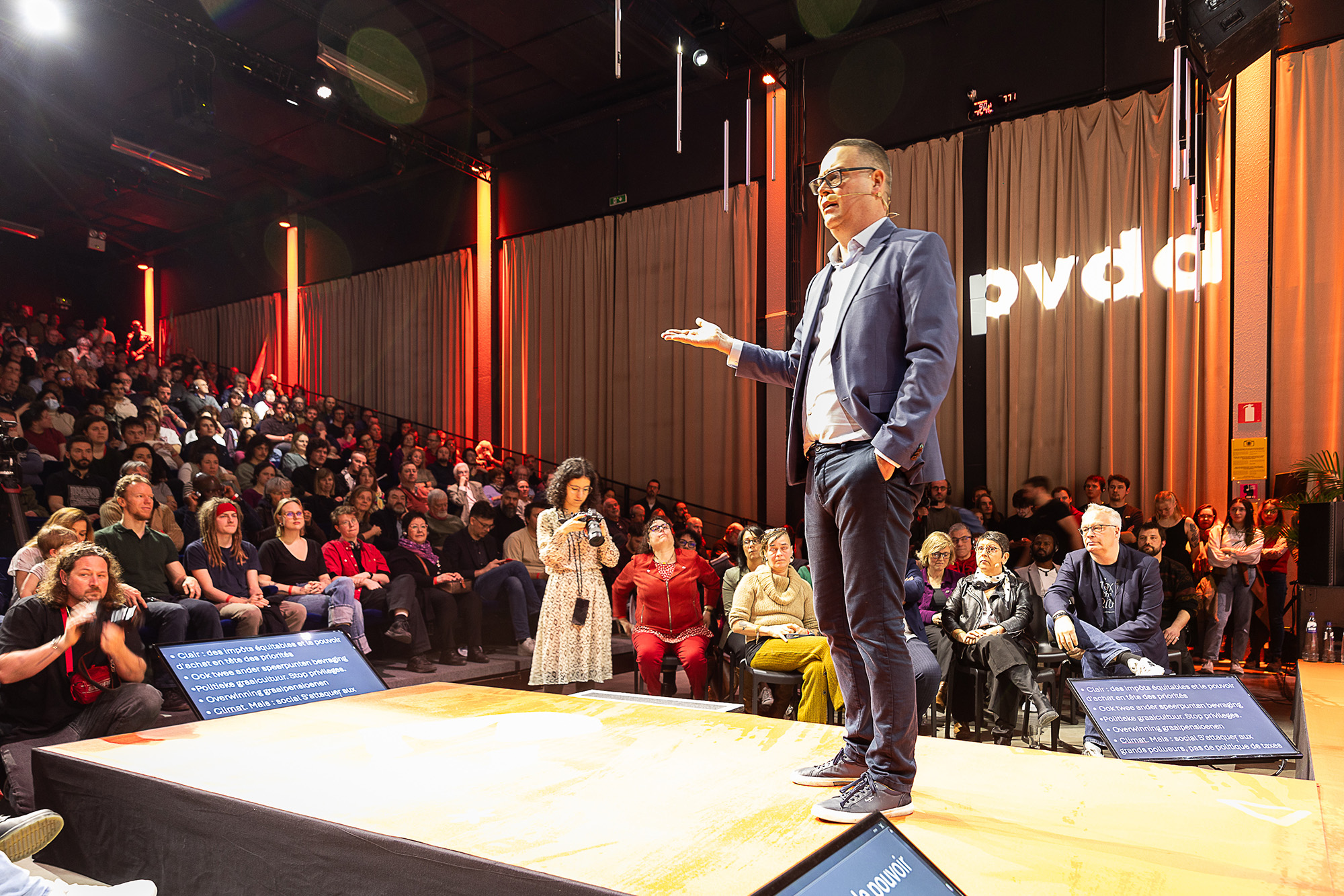 Raoul Hedebouw beim PTB-Parteikongress in Brüssel (Bild: James Arthur Gekiere/Belga)