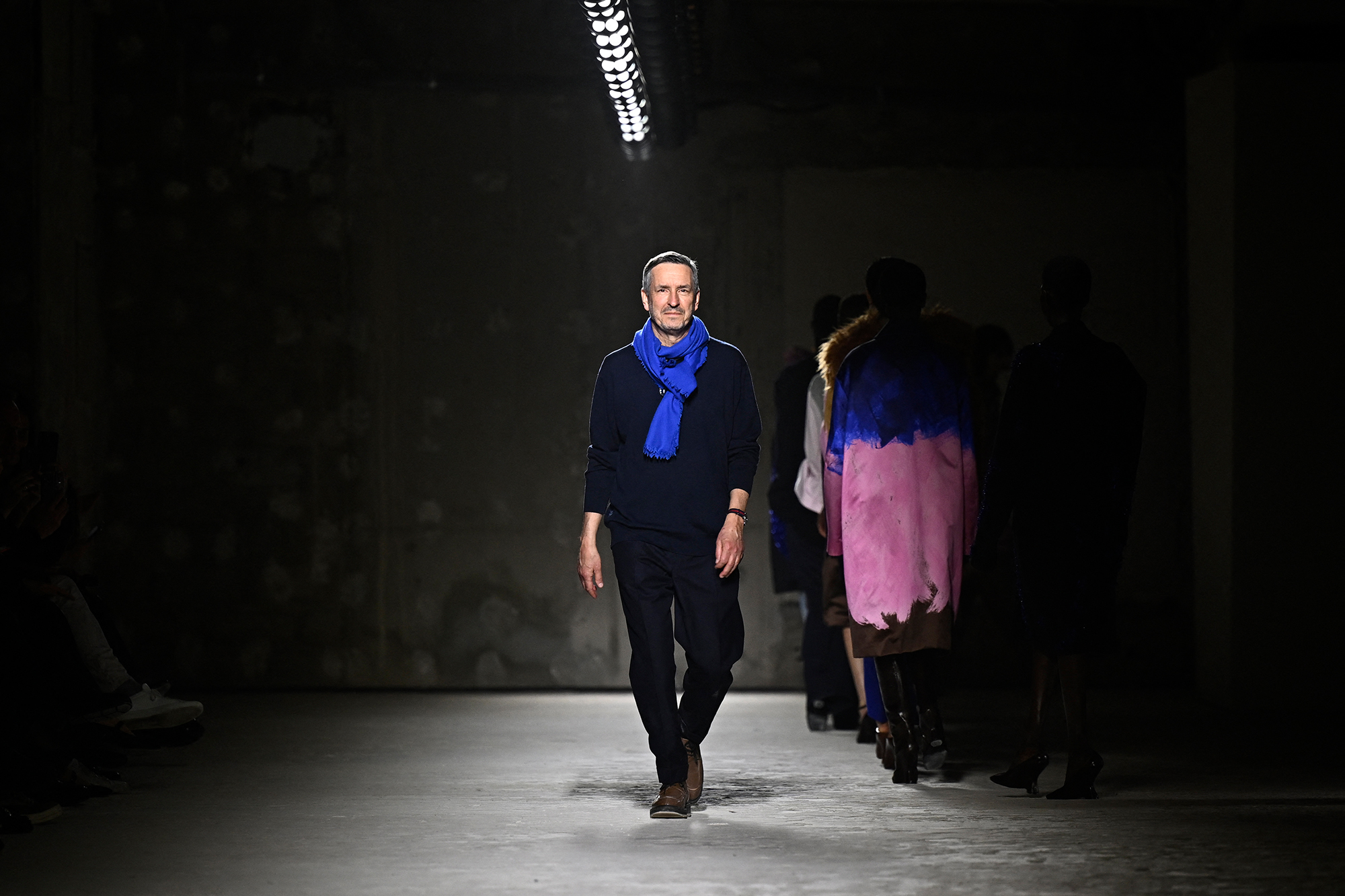 Dries Van Noten bei der Paris Fashion Week am 28. Februar
