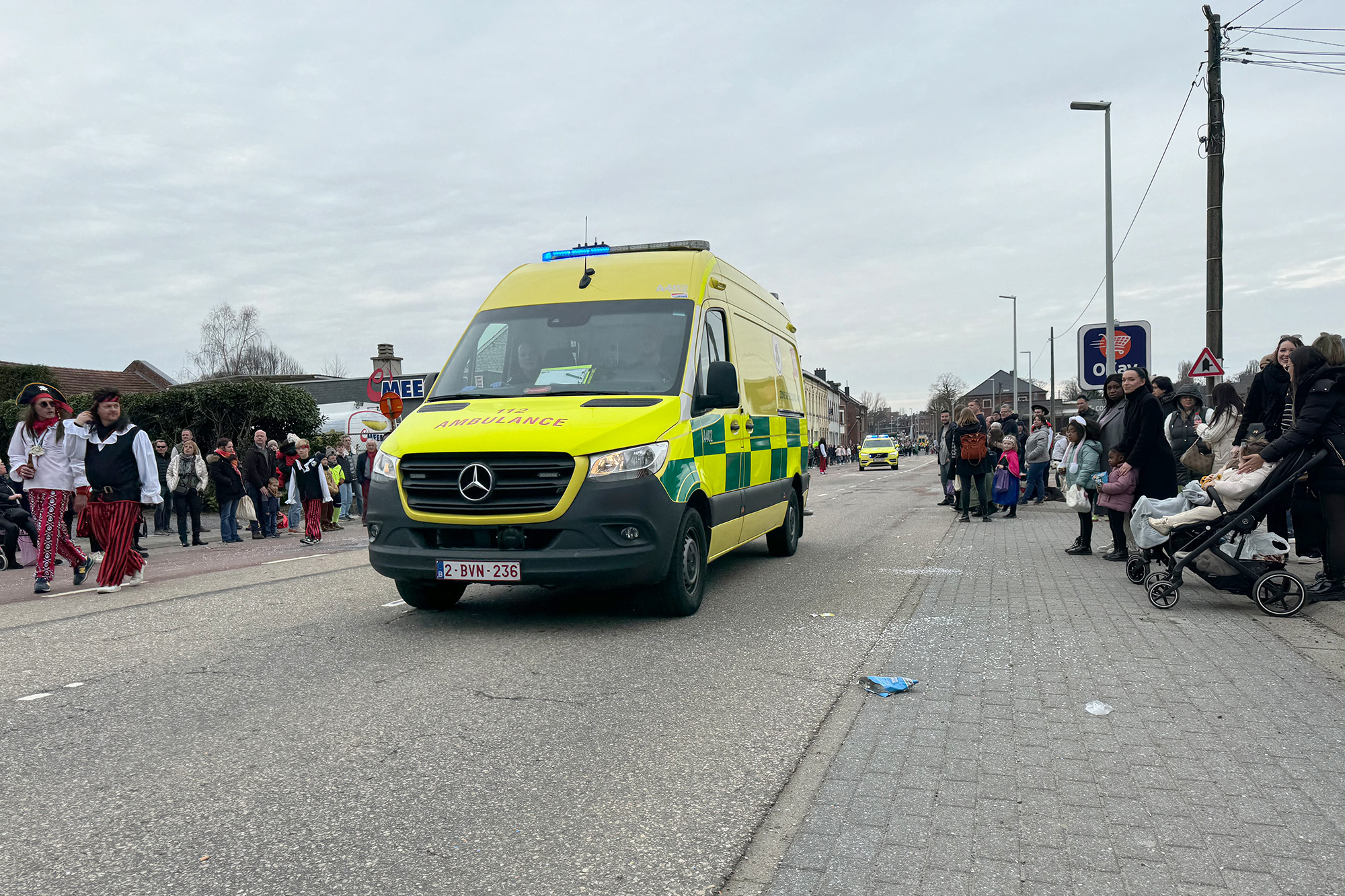 Notfalleinsatz beim Karnevalszug in Welkenraedt (Bild: Simonne Doepgen/BRF)