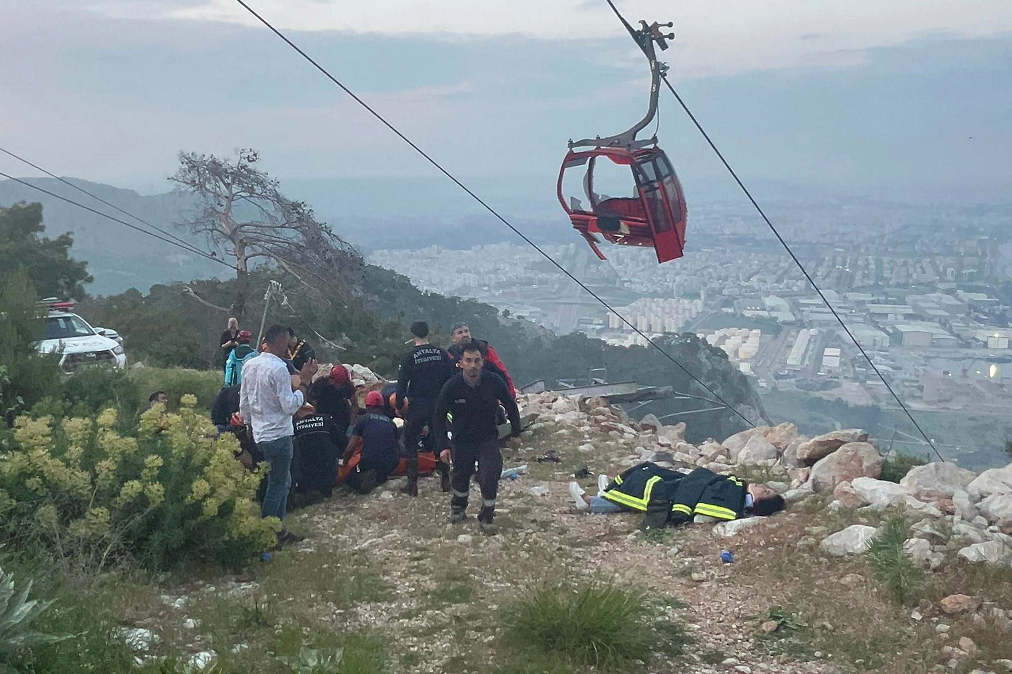 Rettungsarbeiten nach Seilbahnunglück in der südtürkischen Stadt Antalya