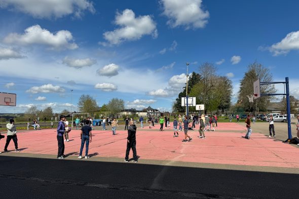 Teilweises Handyverbot an der BS-TI in St. Vith: Auf dem Schulhof steht Basketball hoch im Kurs