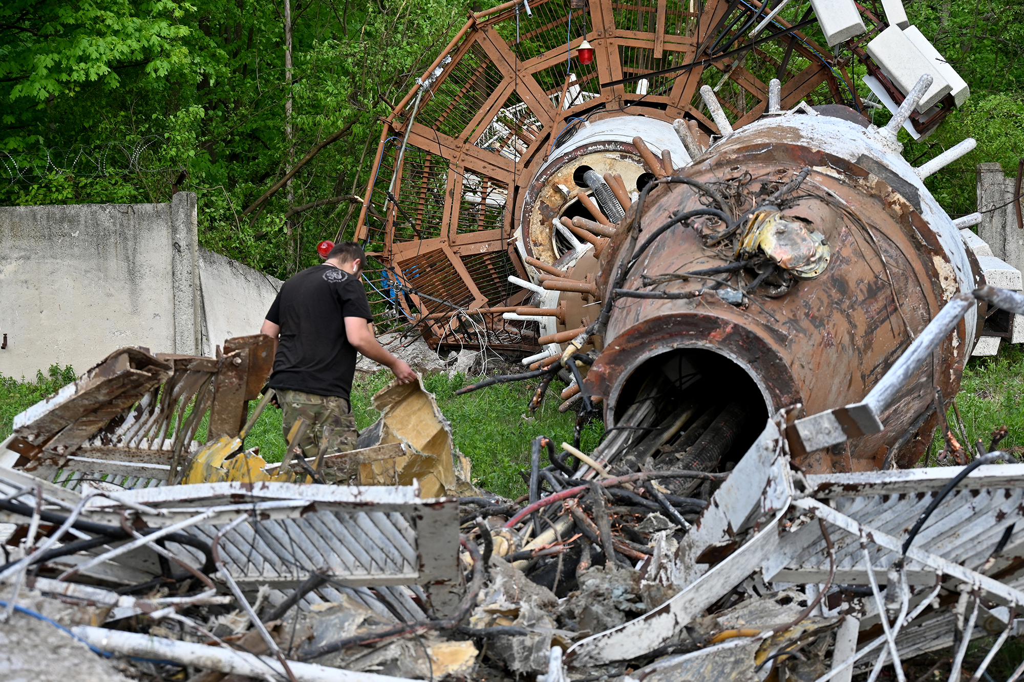 Der zerstörte Fernsehturm in der ostukrainischen Großstadt Charkiw