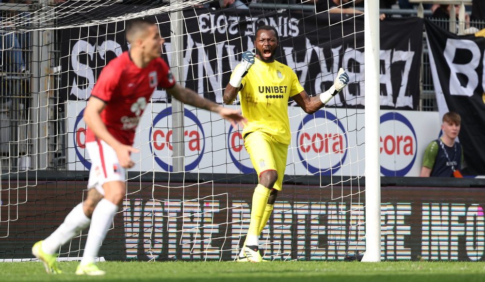 Charlerois Torwart Hervé Koffi hielt gegen RWDM einen Strafstoß von Mickaël Biron und damit zumindest die Null für Sporting Charleroi (Bild: Virginie Lefour/Belga)